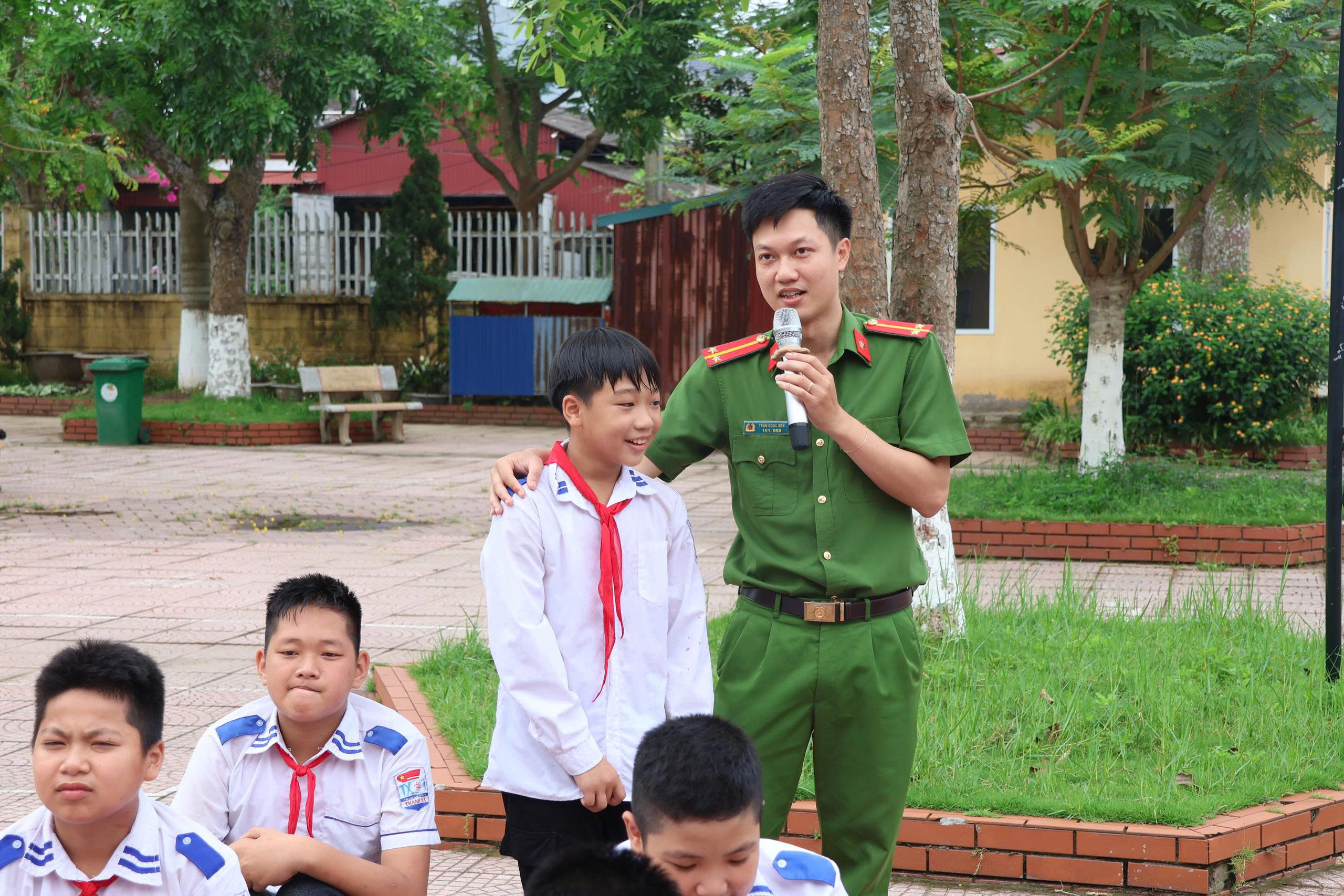 Công an xã Thanh Hà: Đẩy mạnh tuyên truyền phòng chống đuối nước, tuyên truyền ATGT cho học sinh trước dịp nghỉ hè